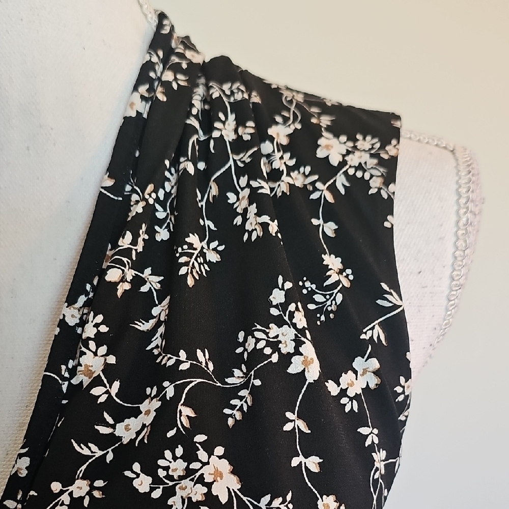 White House Black Market Black Floral Ruched Blouse - Picture 4 of 7